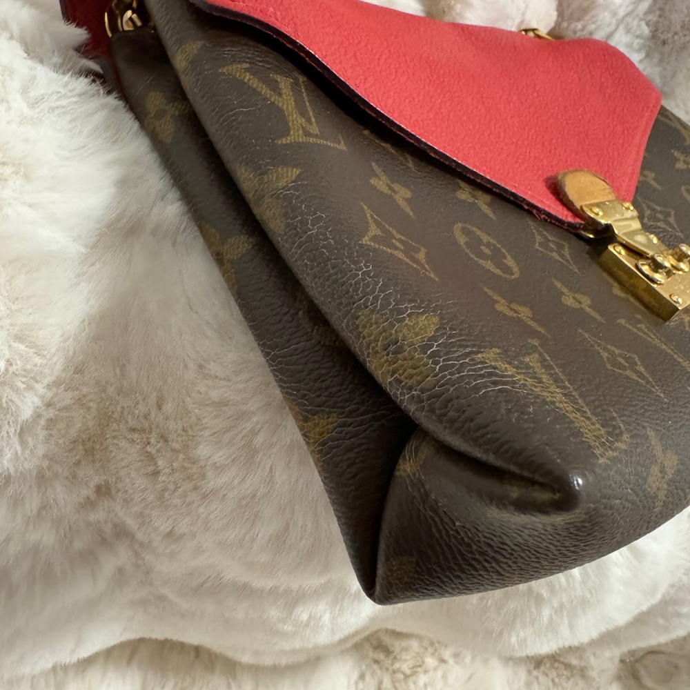 Louis Vuitton Louis Vuitton Pallas Chain Bag - Picture 5 of 16